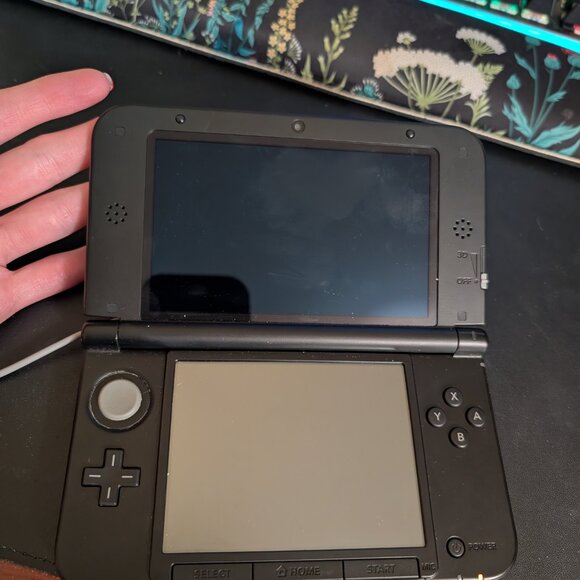 Nintendo 3DS XL, red, includes case and 15 games - Picture 4 of 8